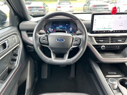 Used 2025 Ford Explorer ST-Line w/ ST-Line Street Pack AWD/4WD image 17