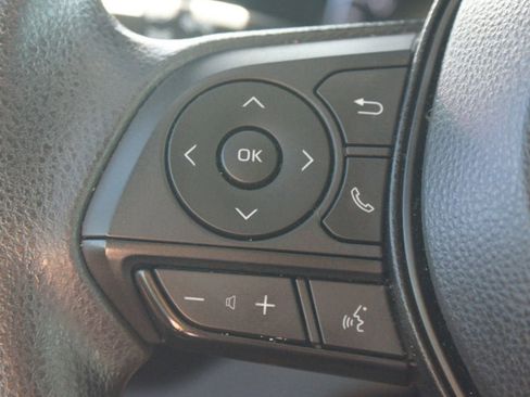 Used 2022 Toyota RAV4 XLE image 7