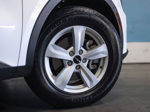 Used 2025 Kia Sorento LX FWD image 45