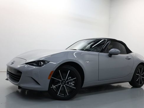 Used 2024 MAZDA MX-5 Miata Grand Touring w/ Weather Package RWD image 38