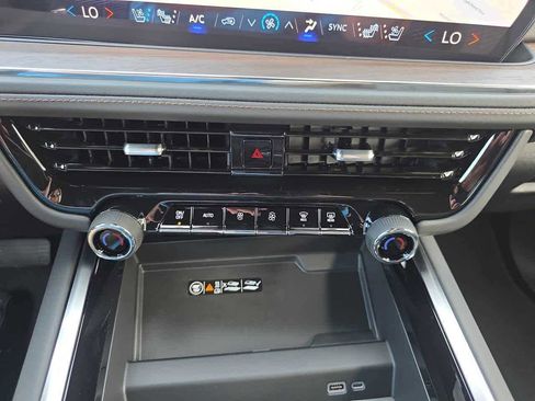 New 2026 Chevrolet Suburban High Country RWD image 21