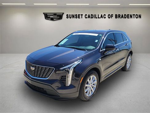 Certified 2022 Cadillac XT4 Luxury w/ Driver Awareness Package image 8