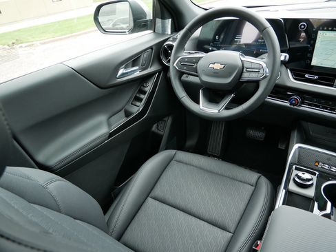 New 2026 Chevrolet Equinox LT w/ Convenience Package II AWD/4WD image 13