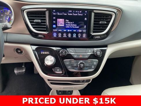 Certified 2017 Chrysler Pacifica Touring-L w/ Tire & Wheel Group image 27