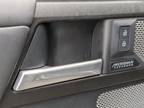 Used 2024 Land Rover Defender 130 V8 image 13