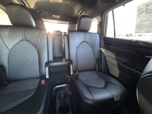 Used 2025 Toyota Highlander XSE AWD/4WD image 41