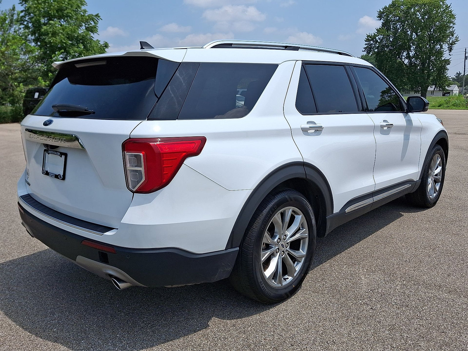 Used 2022 Ford Explorer Limited w/ Equipment Group 301A RWD image 25