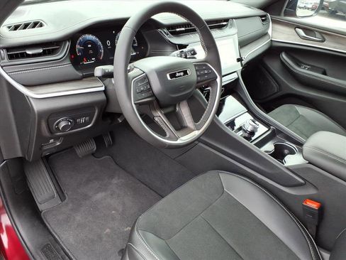 New 2026 Jeep Grand Cherokee Altitude image 4