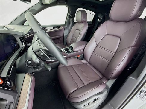 New 2025 Porsche Cayenne Coupe image 5