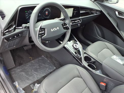 New 2026 Kia Niro Wind w/ Wind Preserve Package FWD image 11