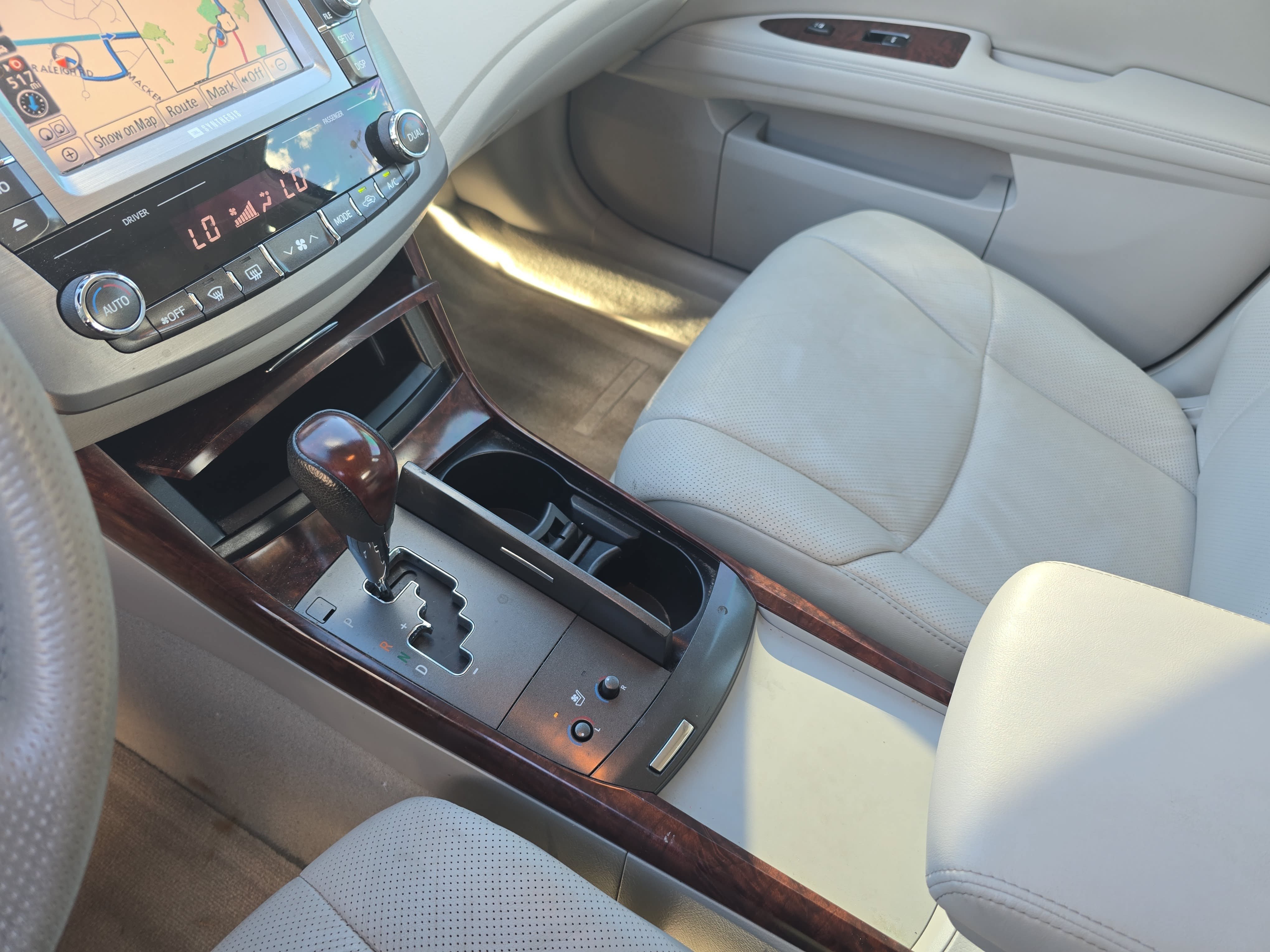 Used 2012 Toyota Avalon Limited FWD image 24