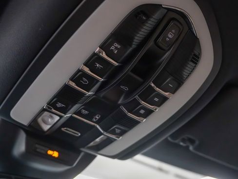 Used 2022 Porsche Macan image 28