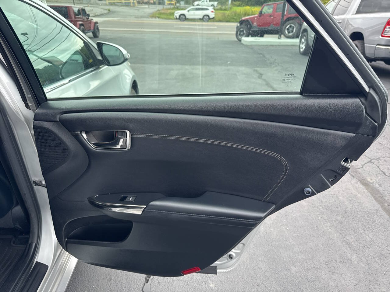 Used 2013 Toyota Avalon XLE Touring FWD image 21