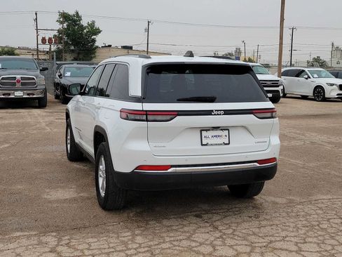 Used 2024 Jeep Grand Cherokee Laredo AWD/4WD image 6