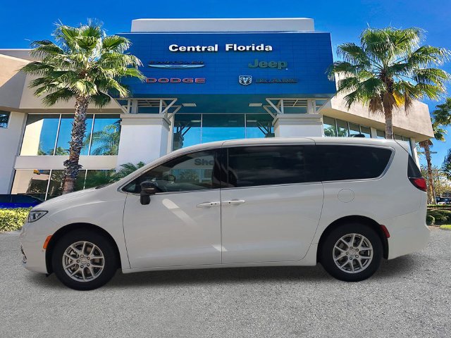 New 2026 Chrysler Pacifica Select FWD image 8