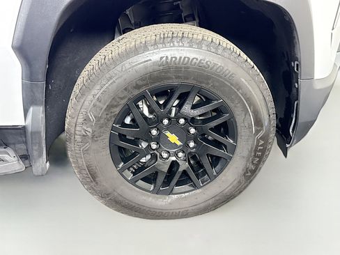 Used 2026 Chevrolet Silverado EV LT AWD/4WD image 32