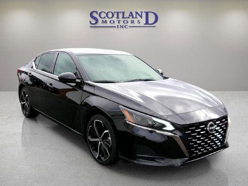 Used 2025 Nissan Altima 2.5 SR FWD image 4