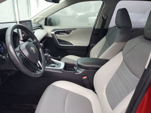 Used 2022 Toyota RAV4 Limited image 18