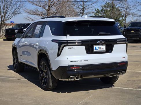 New 2026 Chevrolet Traverse RS image 3