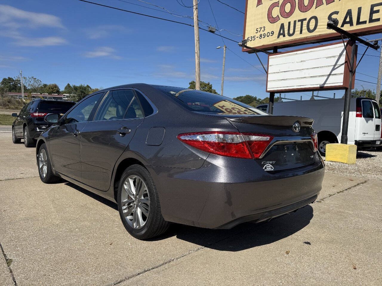 Used 2017 Toyota Camry SE FWD image 5