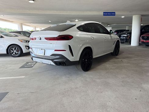 Used 2022 BMW X6 xDrive40i w/ M Sport Package image 7