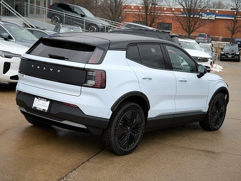 New 2026 Volvo EX30 Cross Country Ultra image 9