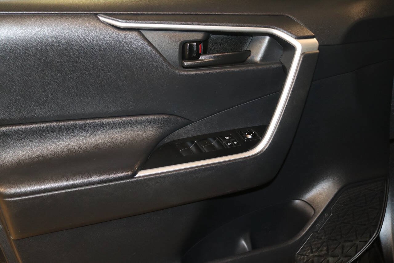 Used 2020 Toyota RAV4 LE w/ Carpet Mat Package AWD/4WD image 53