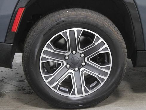 Used 2024 Jeep Wagoneer Series II image 13