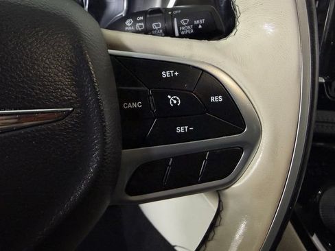 Used 2019 Chrysler Pacifica Limited FWD image 19
