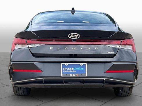 Certified 2025 Hyundai Elantra Limited FWD image 5