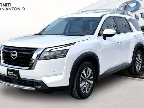 Used 2025 Nissan Pathfinder SL AWD/4WD image 13