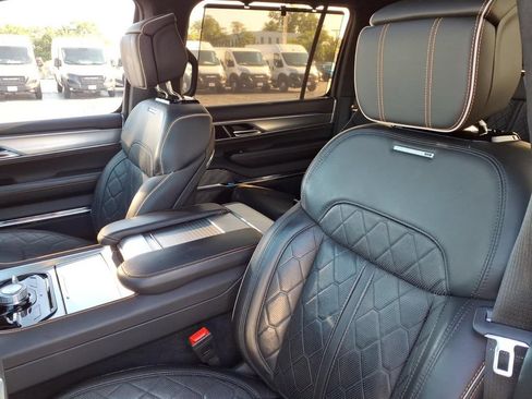 Certified 2023 Jeep Grand Wagoneer Series III AWD/4WD image 10