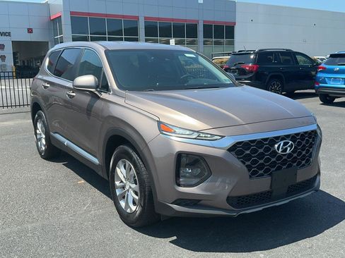 Used 2020 Hyundai Santa Fe SE AWD/4WD image 3