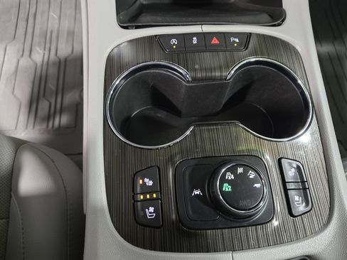 Certified 2023 GMC Acadia SLT w/ Technology Package image 14