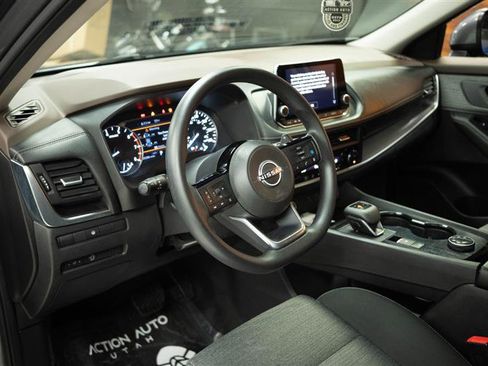 Used 2023 Nissan Rogue SV image 9