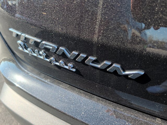 Used 2024 Ford Edge Titanium AWD/4WD image 6