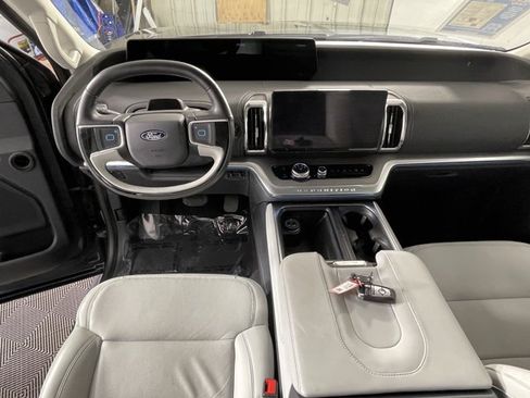 Certified 2025 Ford Expedition Max Platinum w/ Driver's Package AWD/4WD image 11