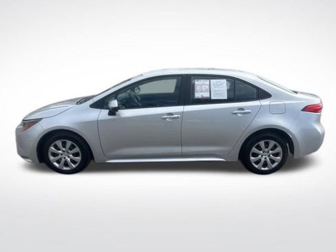 Used 2025 Toyota Corolla LE image 2