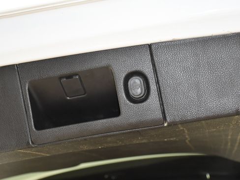Used 2020 GMC Yukon SLT AWD/4WD image 42