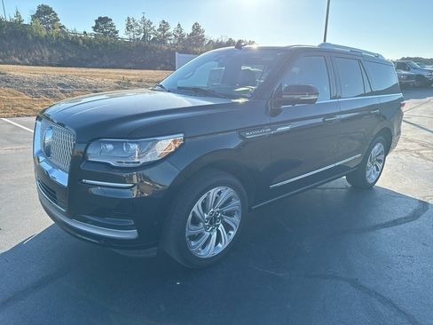 Used 2024 Lincoln Navigator Reserve image 1