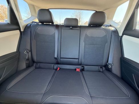 Used 2025 Volkswagen Taos SE image 38