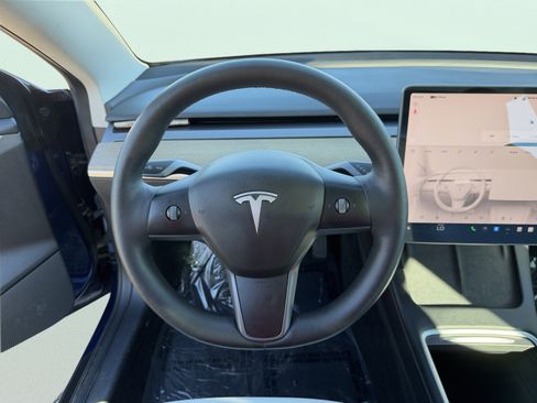 Used 2022 Tesla Model 3 Standard Range image 34