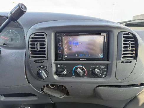 Used 2002 Ford F150 XLT image 17