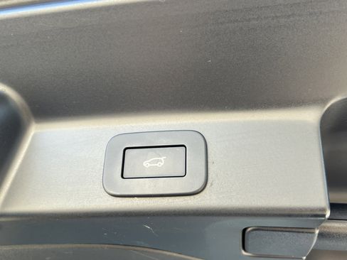 Used 2023 Jaguar F-PACE S image 32