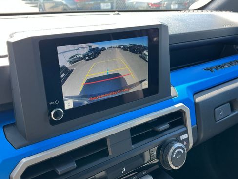 Used 2025 Toyota Tacoma TRD Off-Road image 25