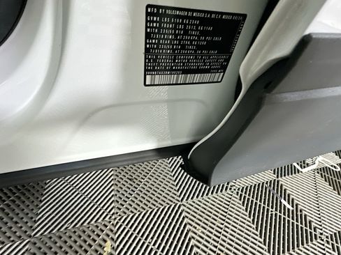 Used 2024 Volkswagen Tiguan SE image 12