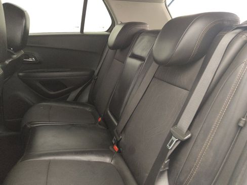 Used 2020 Chevrolet Trax LT w/ LT Convenience Package FWD image 18