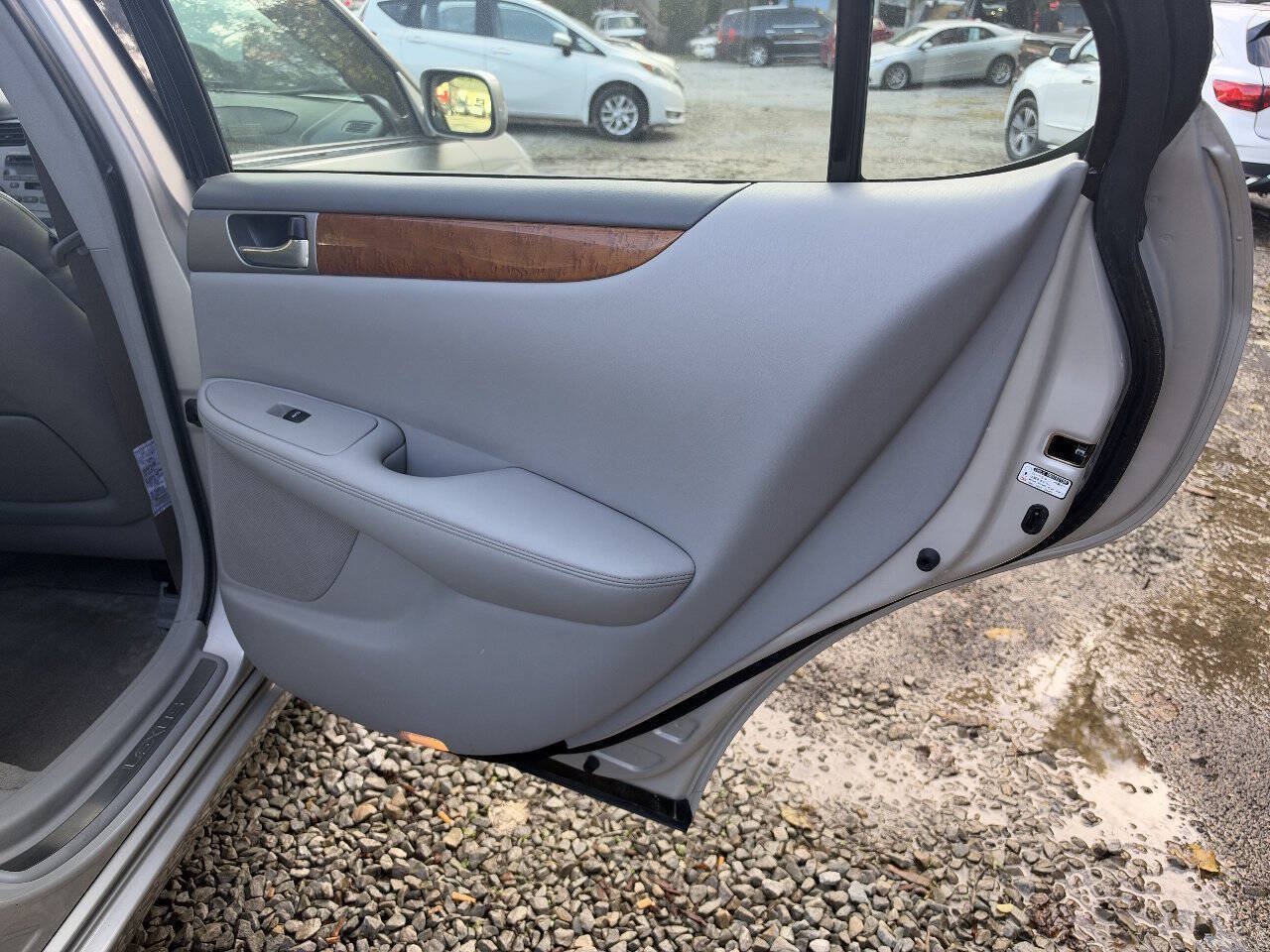 Used 2005 Lexus ES 330 FWD image 14