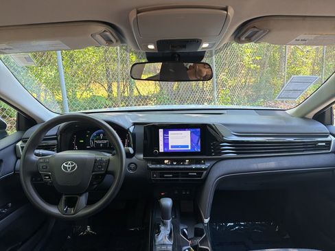 Used 2025 Toyota Camry LE FWD image 10
