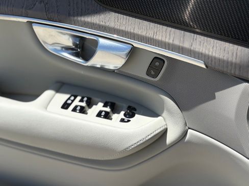 New 2026 Volvo XC90 B6 Ultra w/ Protection Package image 16